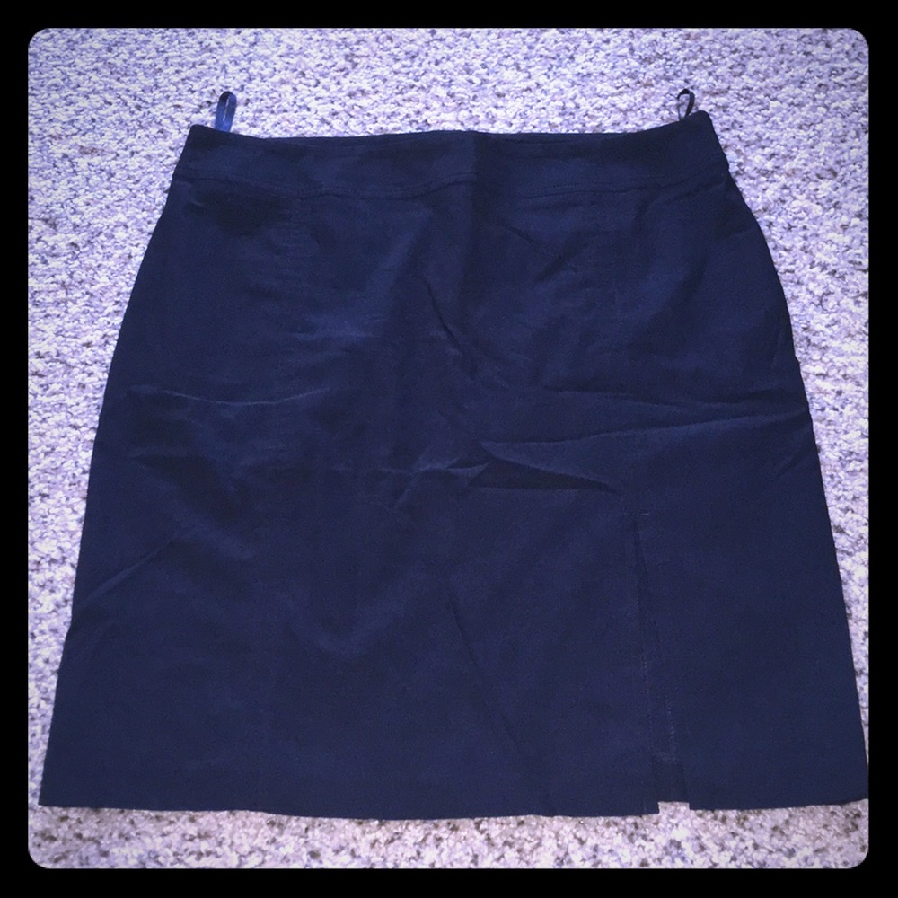 NWOT Black Skirt by Le Château Sz 13/14